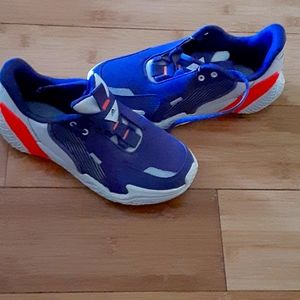 😍NWOB Brand new Adidas women sneakers size 5😍